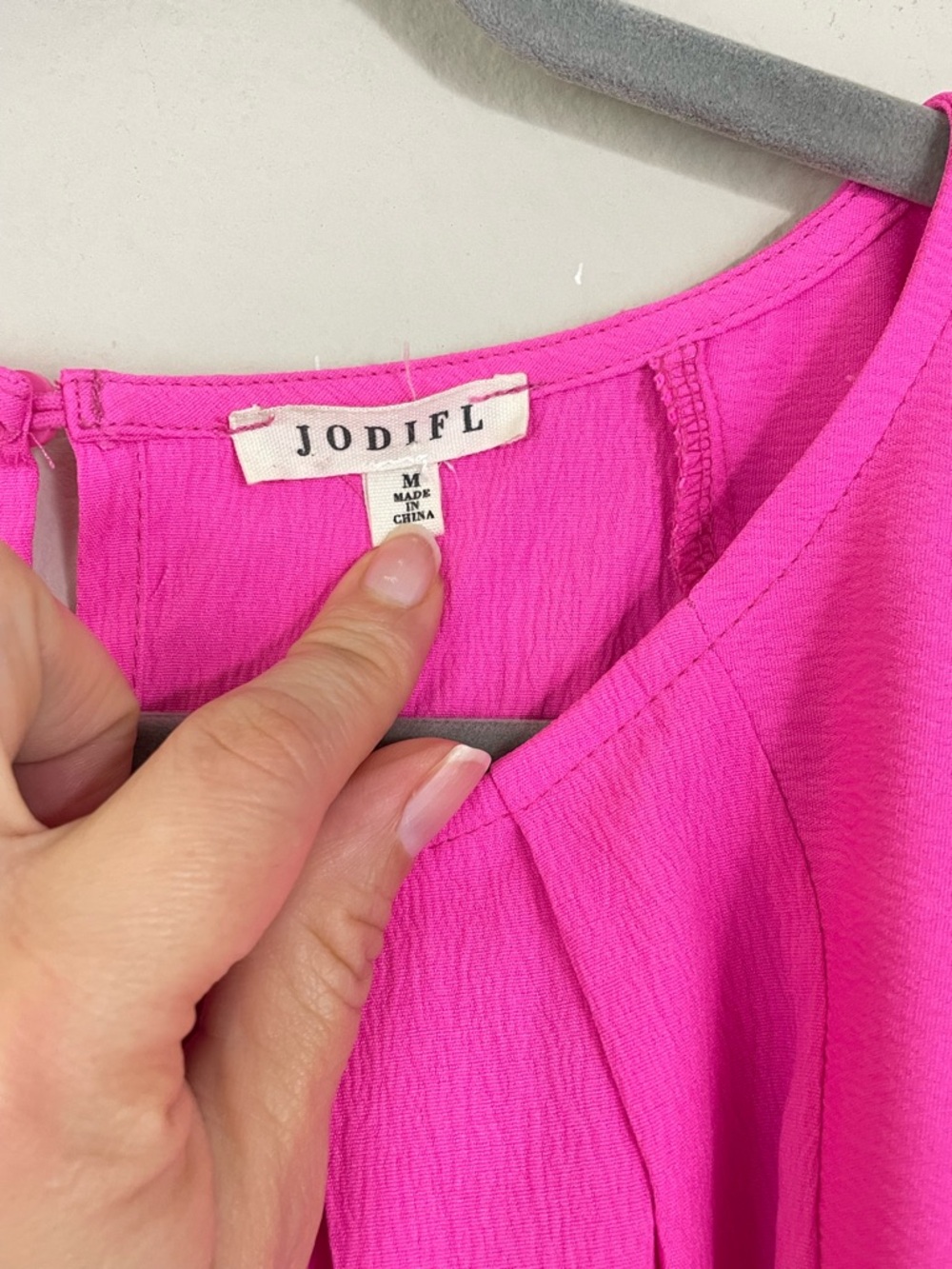 JODIFL Pink Floral Embroidered Flutter Sleeve Pleated Round Neck Top Size M - Picture 3 of 6